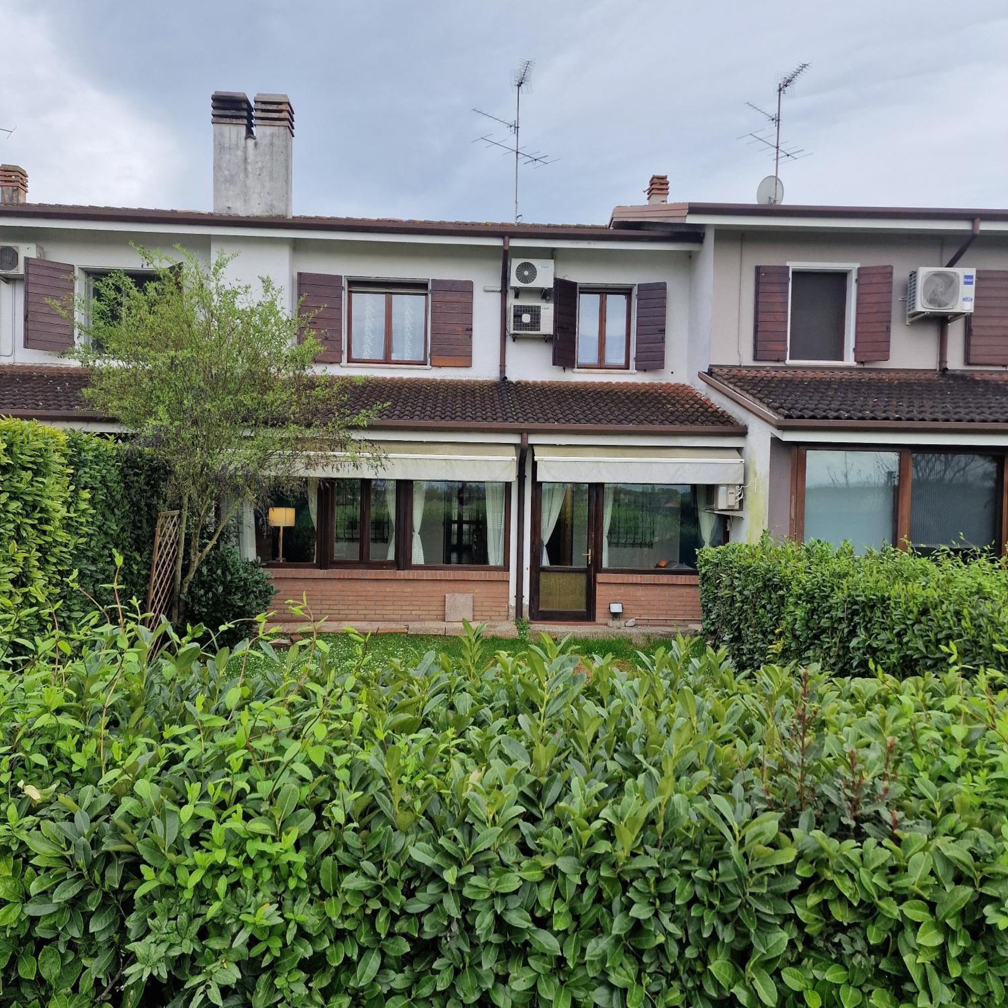 Residenza Vittoria Vila Bagnolo San Vito Exterior foto